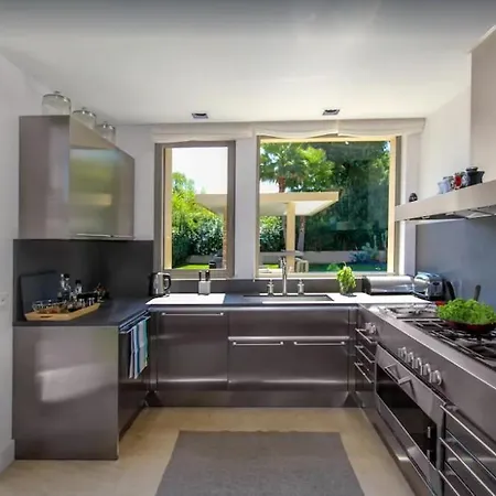 Contemporary Luxury In Saint-Tropez