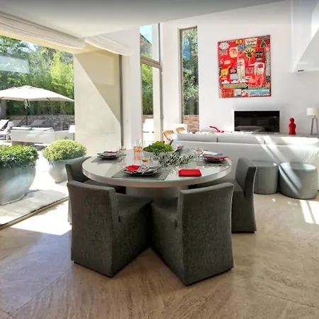 Contemporary Luxury In Feriehus