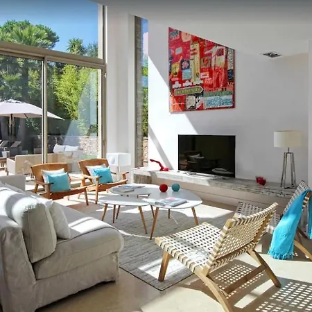 Дом отдыха Contemporary Luxury In