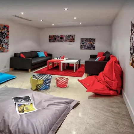 Contemporary Luxury In Сен-Тропе